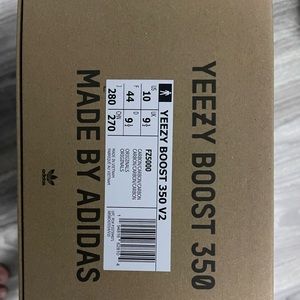 YEEZY 350 V2 CARBON BLACK SIZE 10M